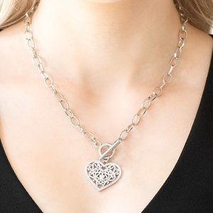 NWT Victorian Romance heart T clasp necklace set